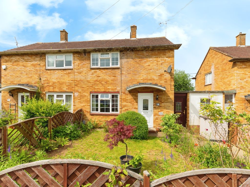 2 bed detached house for sale in River Mead, Hitchin, North