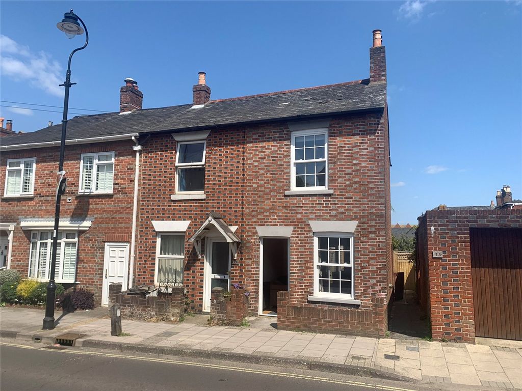 2 bed end terrace house for sale in Gosport Street, Lymington