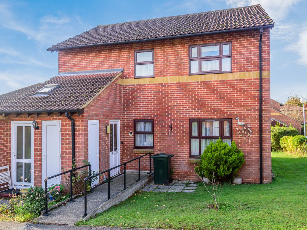 2 bed flat for sale in Cherwell Close, Croxley Green, Rickmansworth WD3