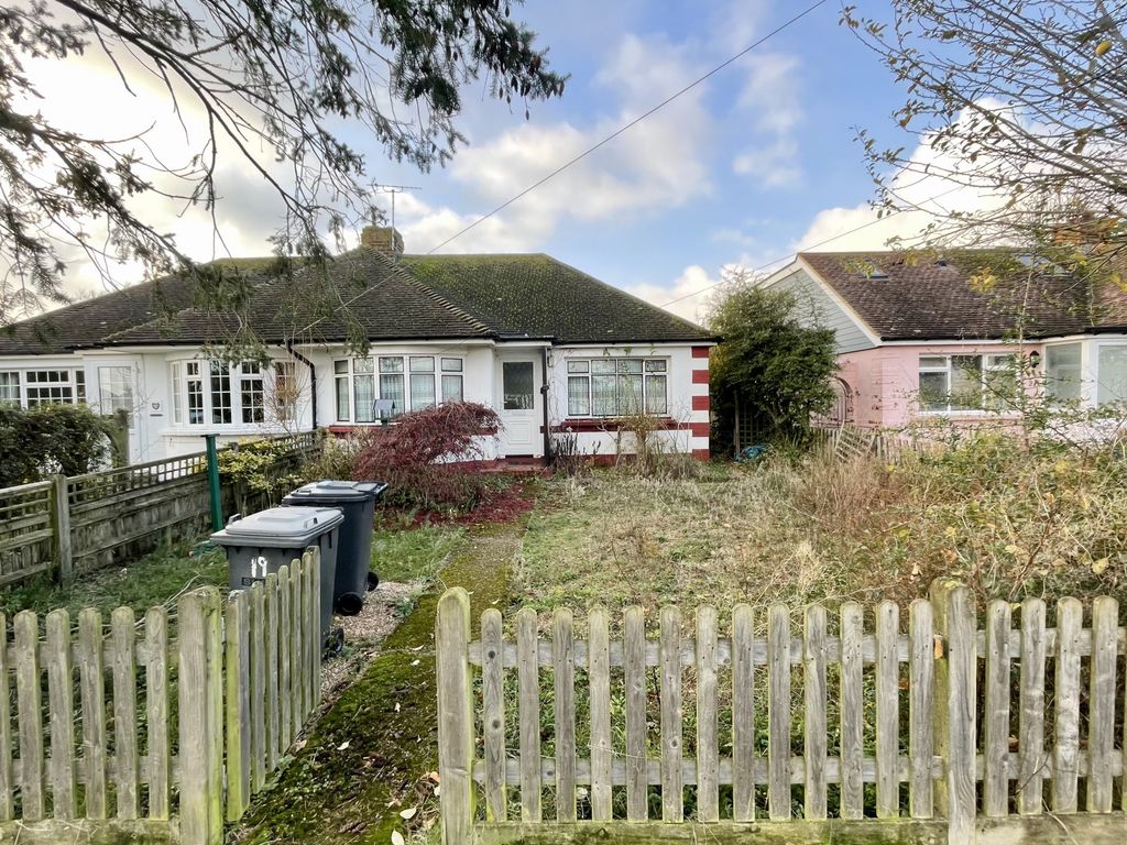 2 bed bungalow for sale in West Close, Polegate, East Sussex BN26, £