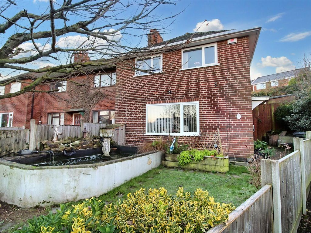 3 bed end terrace house for sale in Walton Crescent, Carlton