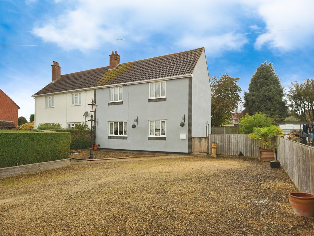 3 bed semidetached house for sale in Southlands, Tytherington, Wotton