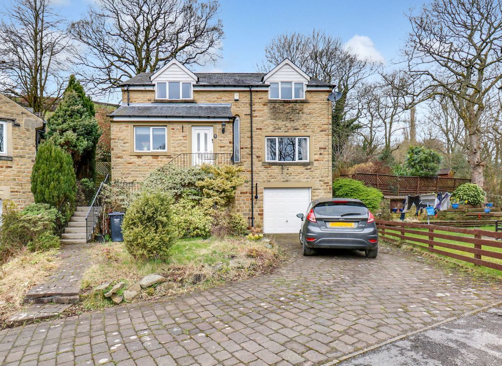 4 bed detached house for sale in Carr Field Drive, Luddenden, Halifax