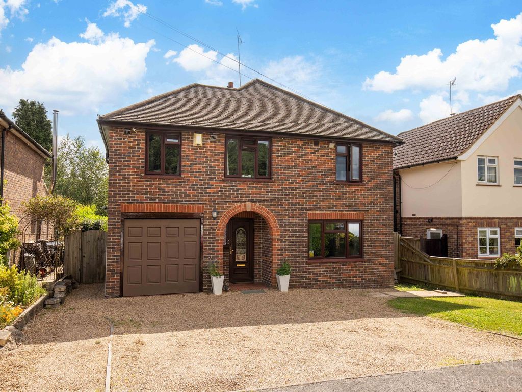 5 bed detached house for sale in Elizabeth Crescent, East Grinstead