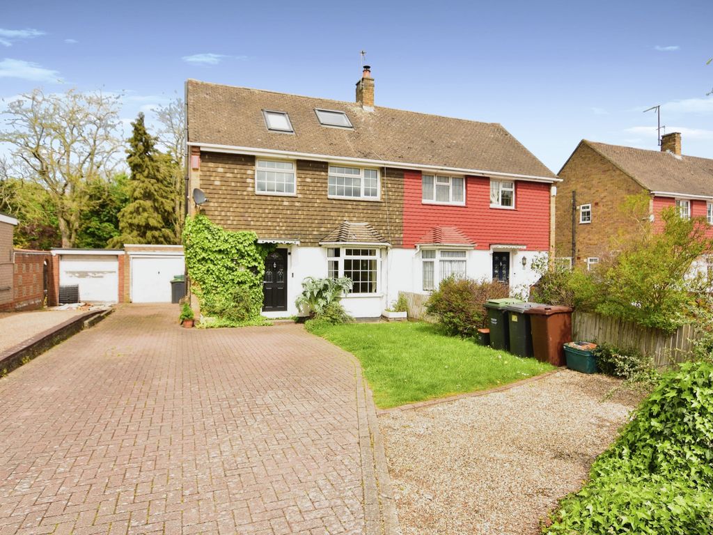 4 bed semidetached house for sale in The Avenue, Aylesford, Kent ME20
