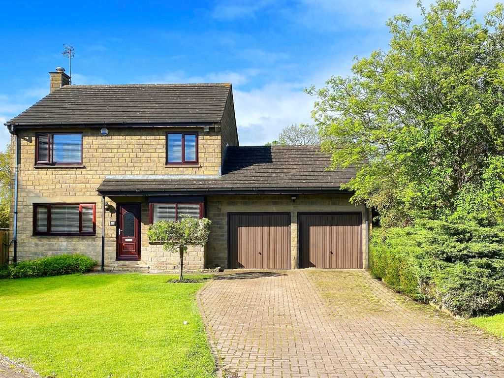 4 bed detached house for sale in Moor Park Close, Beckwithshaw