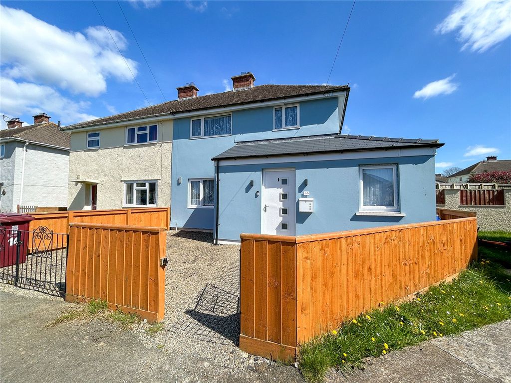 4 bed semidetached house for sale in The Close, Johnston