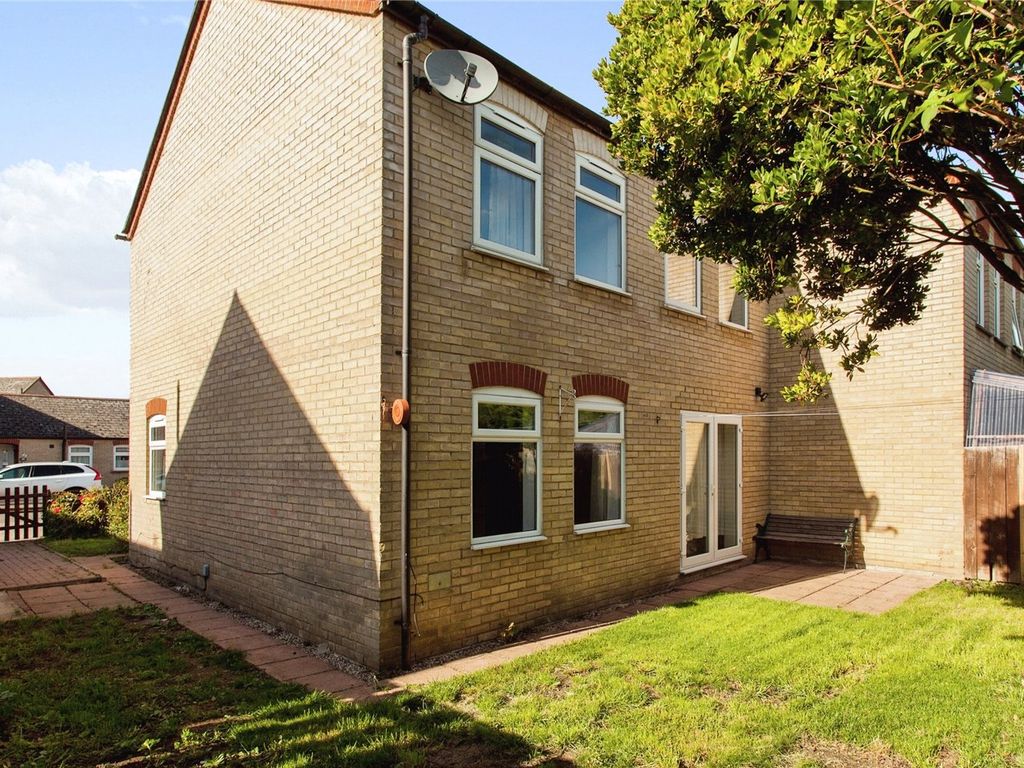3 bed semidetached house for sale in Coggeshall Close, Cambridge