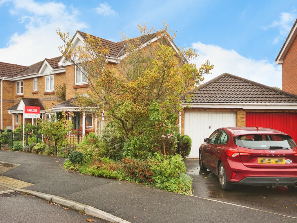 3 bed end terrace house for sale in Church Farm Road, Emersons Green