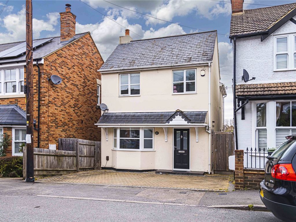 3 bed detached house for sale in Winifred Road, Hemel Hempstead