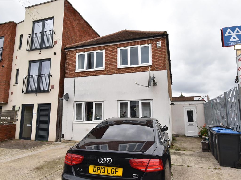 1 bed flat to rent in Red Lion Business Park, Red Lion Road, Surbiton