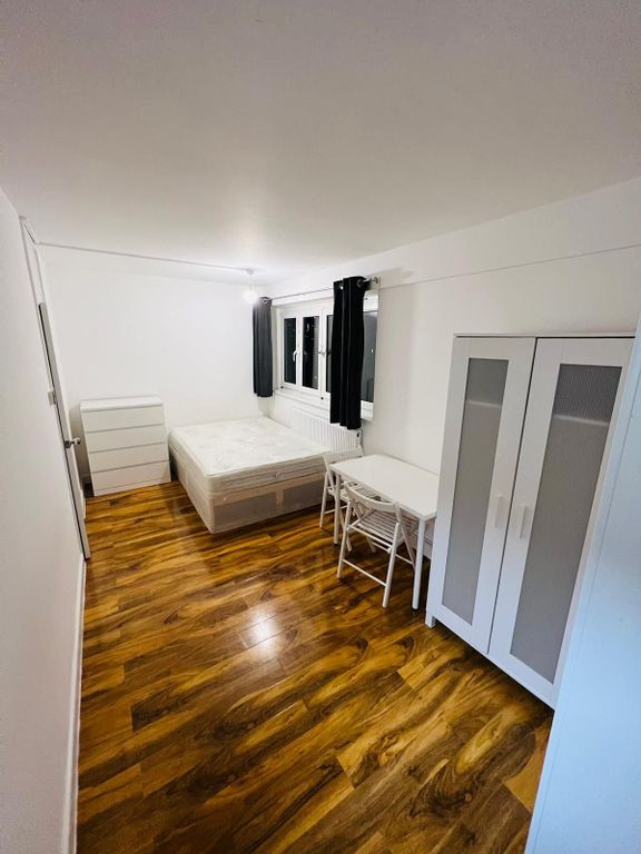 Studio to rent in Lampeter Square, Hammersmith W6, £1,100 pcm Zoopla