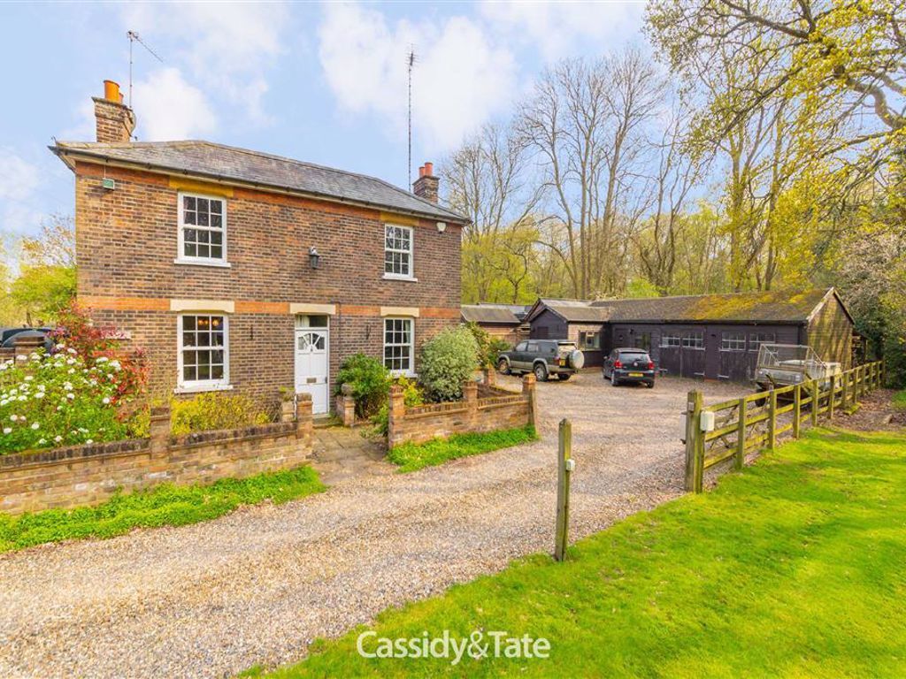 Property Details For Fern House Station Road Bricket Wood St