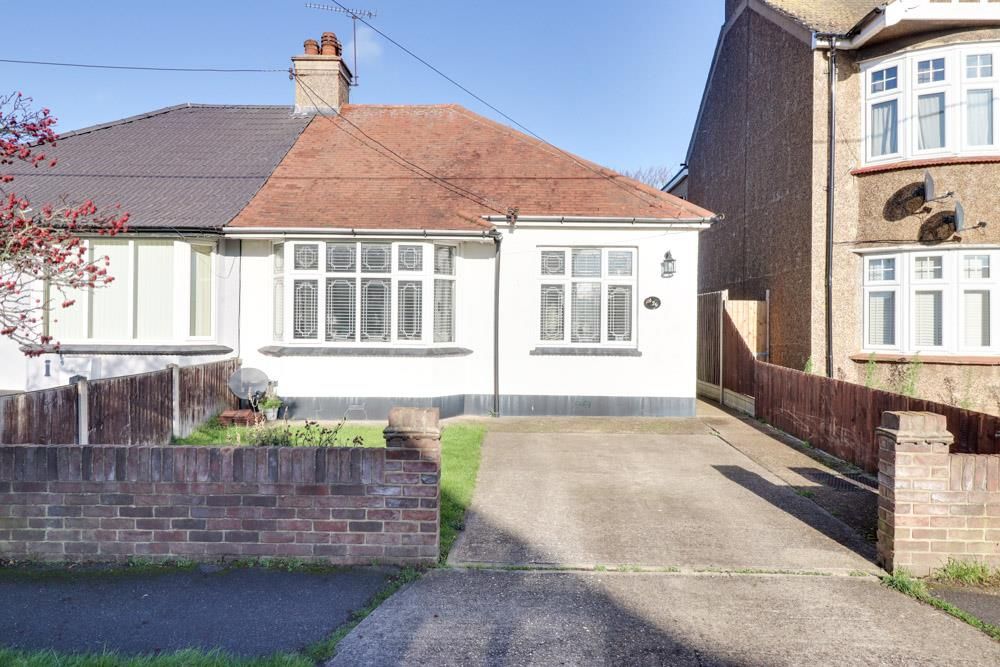 2 bed semidetached bungalow for sale in Homestead Gardens, Hadleigh