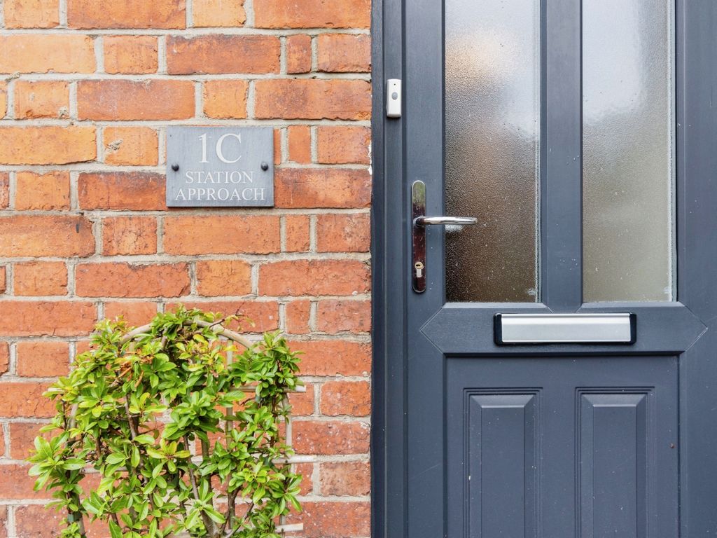 2 bed for sale in Station Approach, Hayes Lane, Kenley CR8, £280,000 Zoopla