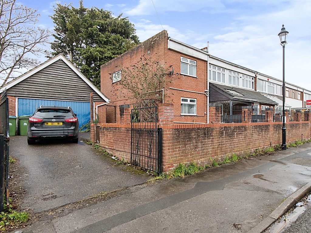 5 bed end terrace house for sale in Old Redbridge Road, Southampton