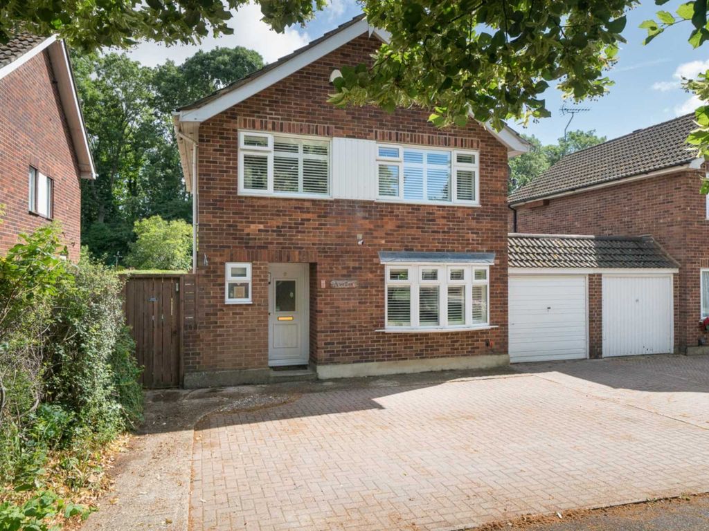 3 bed linkdetached house for sale in Newford Close, Adeyfield HP2 Zoopla