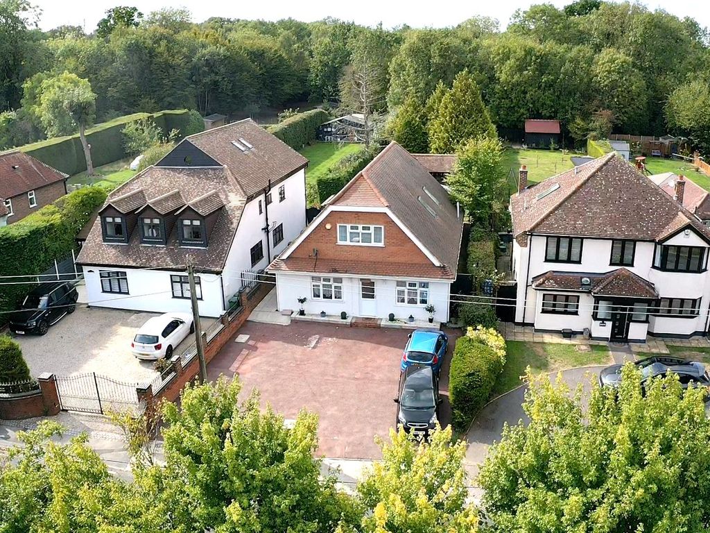 8 bed property for sale in Doddinghurst Road, Doddinghurst, Brentwood