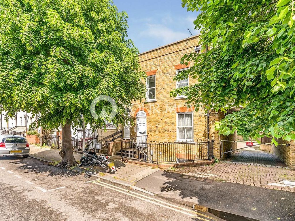 2 bed flat for sale in Aylmer Court, Saunders Street, Gillingham, Kent ME7 Zoopla