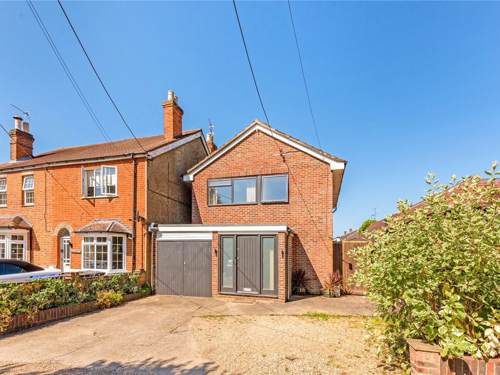 3 bed detached house for sale in Little Heath Road, Chobham, Woking GU24 Zoopla
