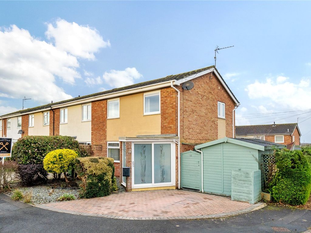 3 bed end terrace house for sale in St Andrews Close, Wroughton, Swindon, Wiltshire SN4, £