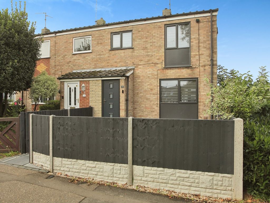 3 bed end terrace house for sale in Coneygree Road, Stanground