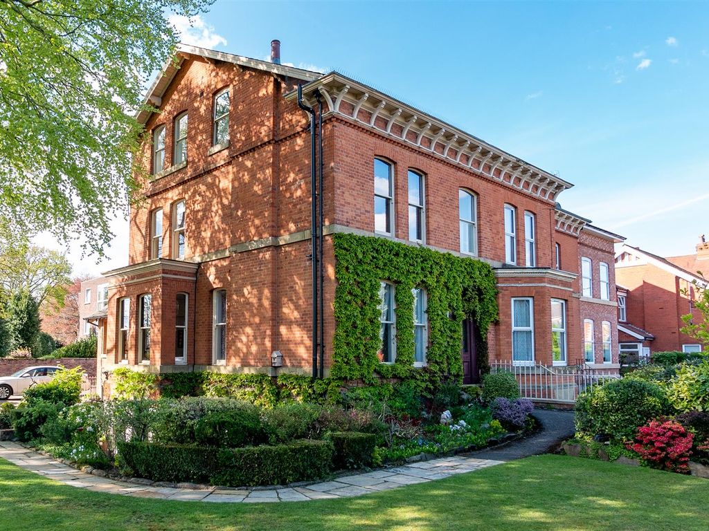 8 bed semidetached house for sale in Washway Road, Sale M33 Zoopla