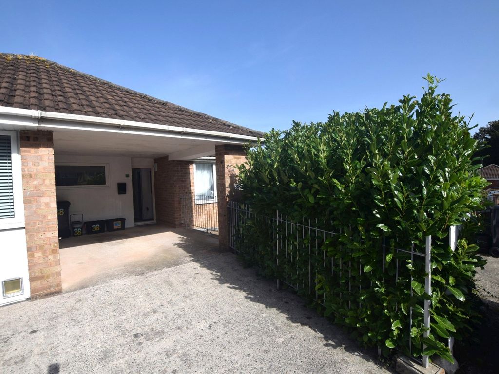 1 bed flat to rent in Harbourne Avenue, Paignton, Devon TQ4, £775 pcm