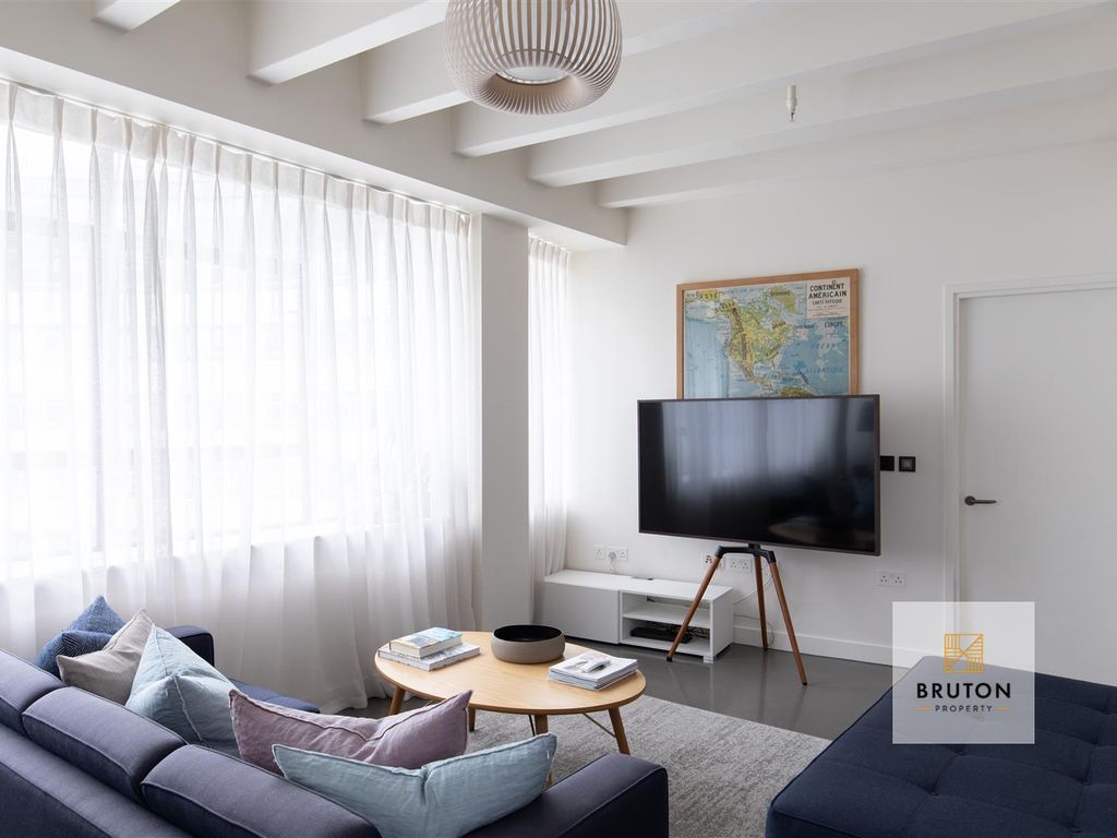 Helios, Television Centre, London W12