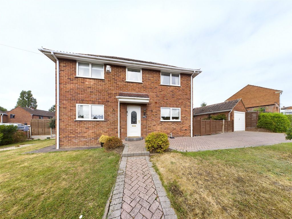 3 bed semidetached house for sale in Mortlake Avenue, Red Hill