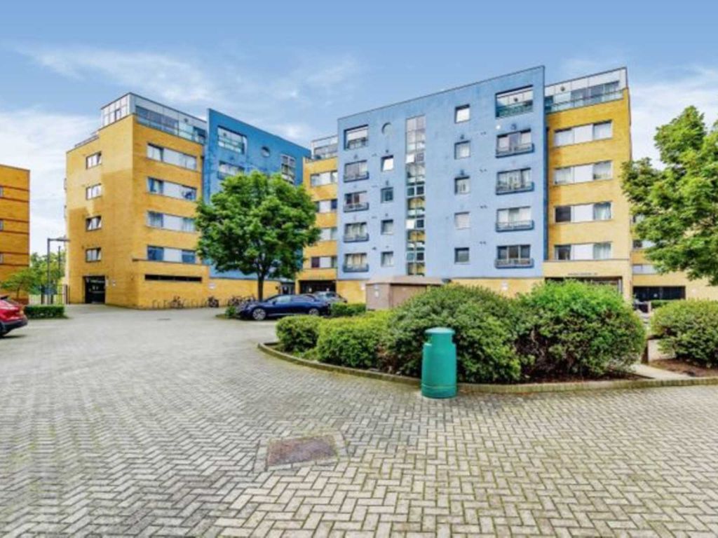 2 bed flat to rent in Miles Close, Thamesmead West SE28, £1,600 pcm