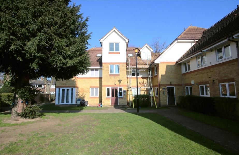 1 bed flat to rent in Burn Close, Addlestone KT15 Zoopla