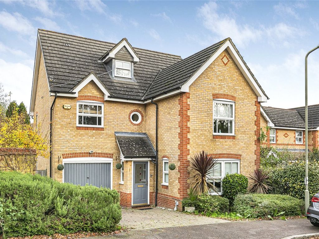 4 bed detached house for sale in Catterick Close, Friern London