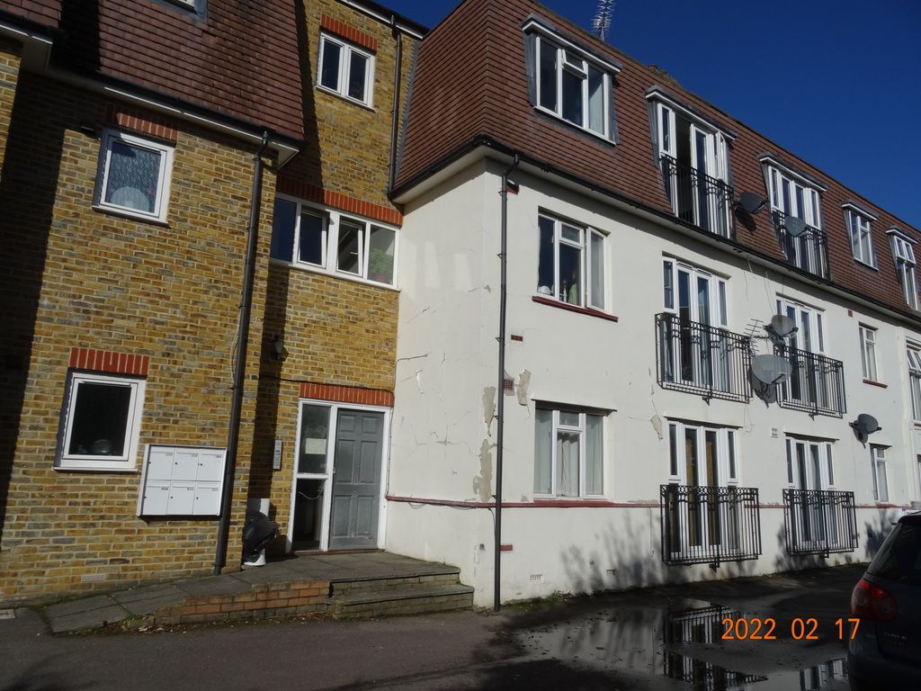 2 bed block of flats for sale in Boundary Close, Kingston Upon Thames