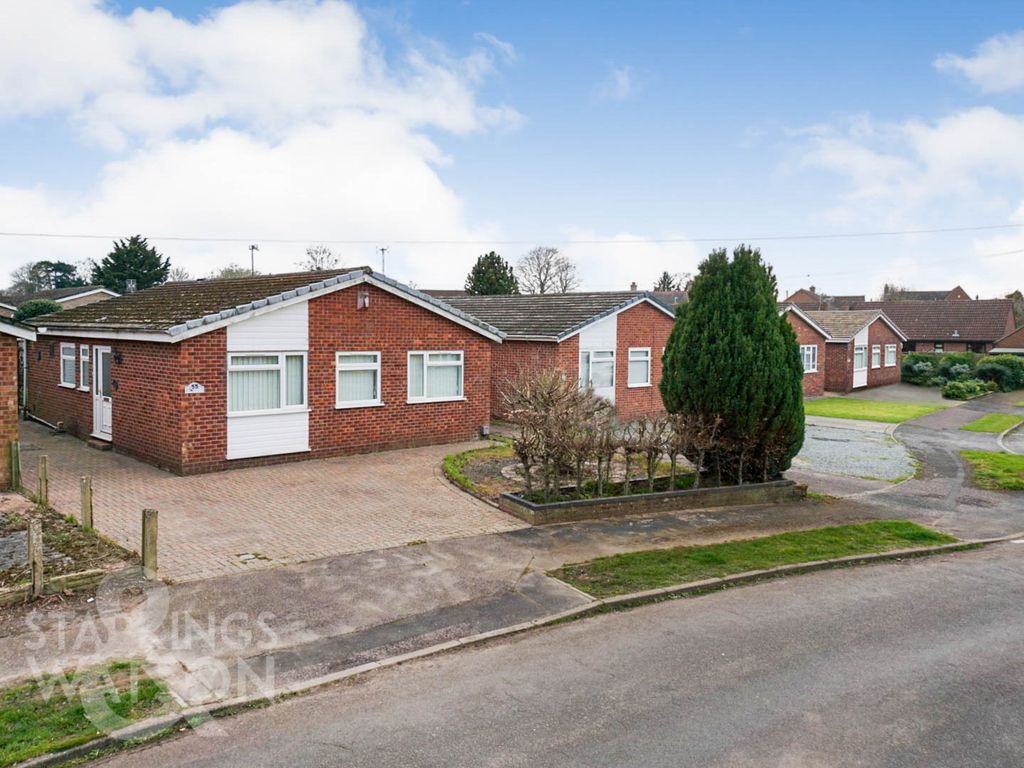 3 bed detached bungalow for sale in St. Laurence Avenue, Brundall