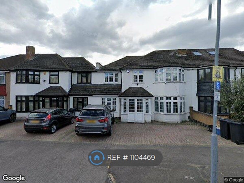 6 bed semidetached house to rent in Ripon Gardens, Ilford IG1 Zoopla
