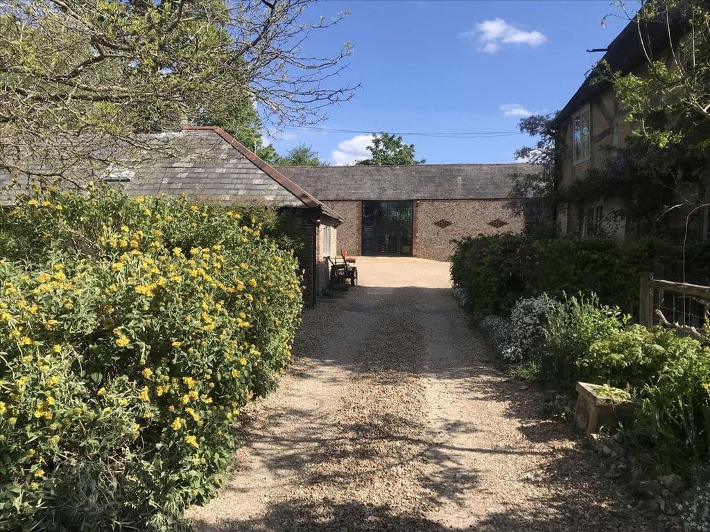 Serviced office to let in Titchfield Lane, Tapnage Farm, Wickham