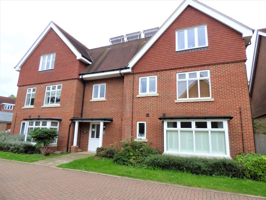 2 bed flat for sale in Elliston Way, Ashtead KT21 Zoopla