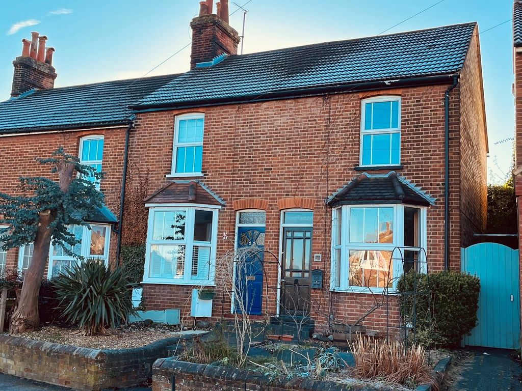 3 bed terraced house for sale in Periwinkle Lane, Hitchin SG5, £485,000