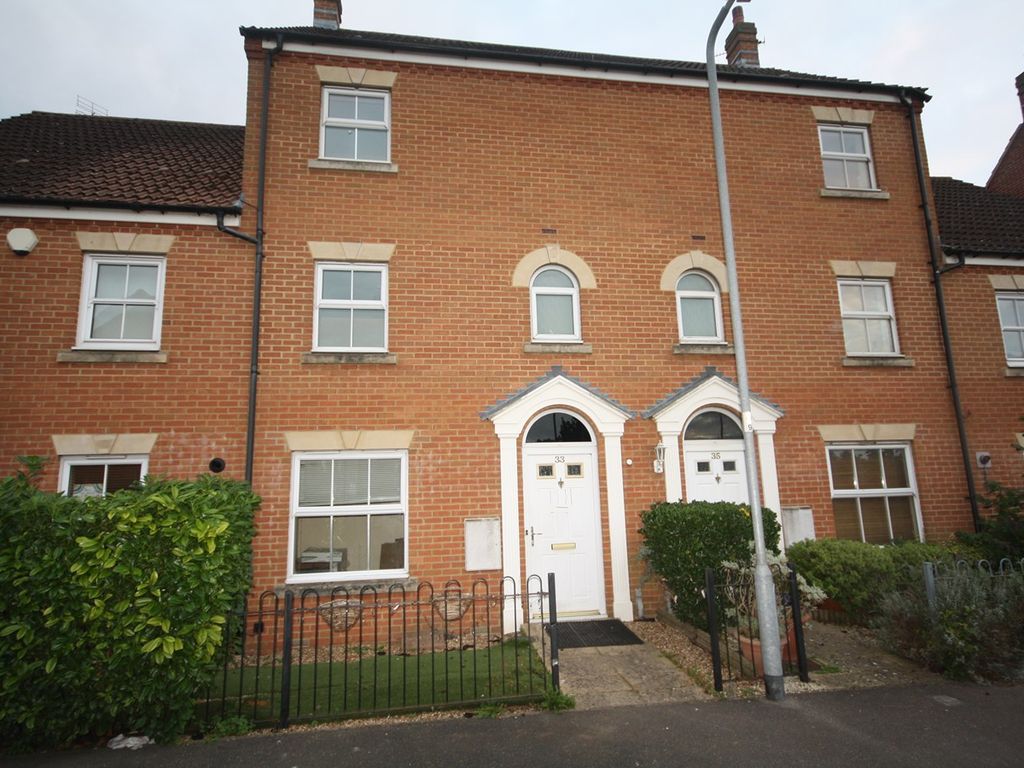 4 bed town house to rent in Tracey Ave, Langley SL3 Zoopla