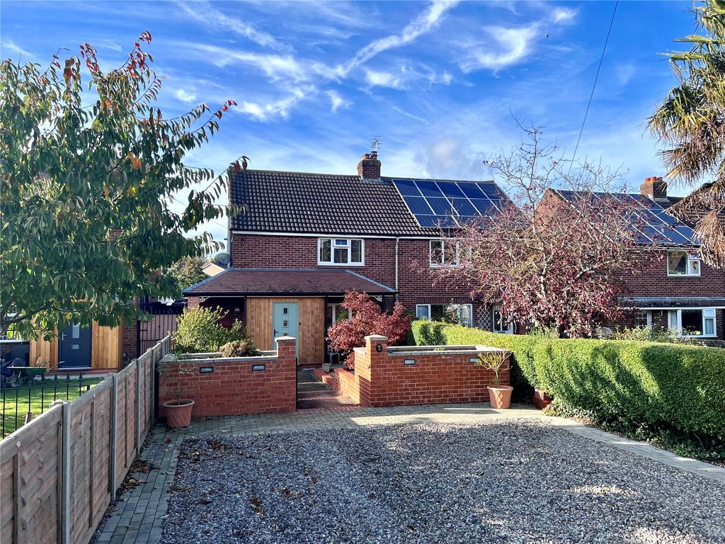 3 bed semidetached house for sale in Melville Road, Churchdown