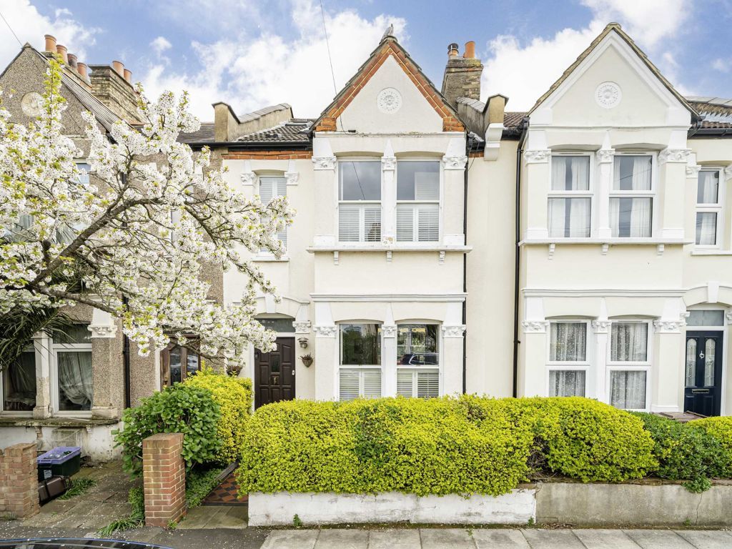 3 bed terraced house for sale in Havelock Road, London SW19, £850,000