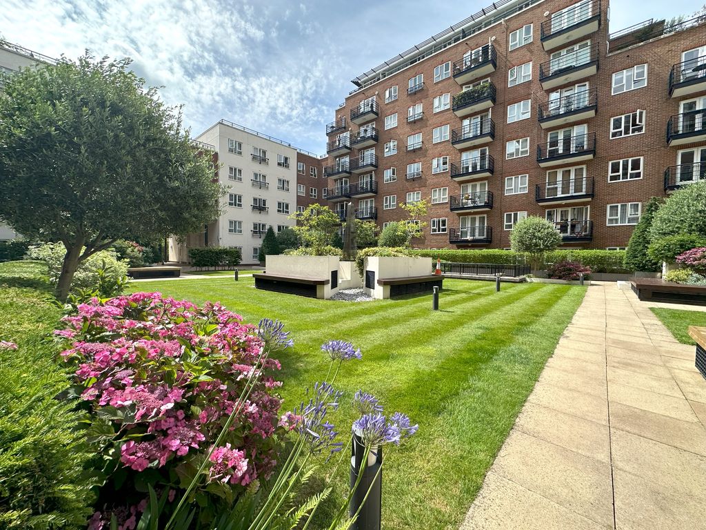 2 bed flat to rent in Royal Quarter, Seven Kings Way, Kingston Upon