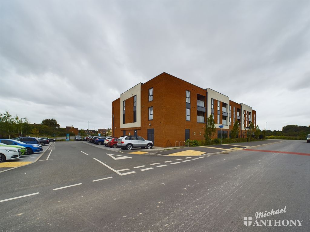 2 bed flat to rent in Flat 17, 2 Tibbs Road, Aylesbury HP17, £1,200 pcm