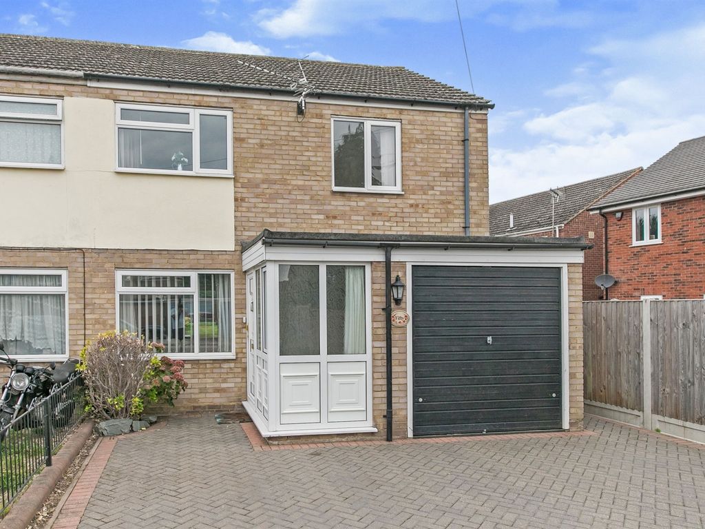 3 bed semidetached house for sale in Fourth Avenue, Glemsford, Sudbury