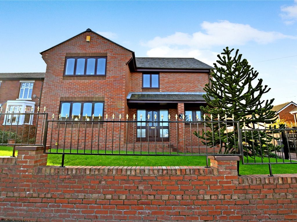 3 bed detached house to rent in The Bank, Swithens Lane, Rothwell