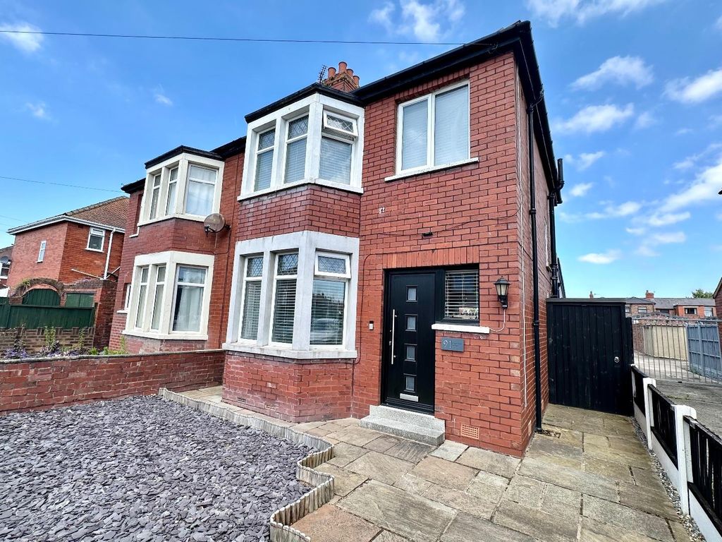3 bed semidetached house for sale in Faringdon Avenue, Blackpool FY4