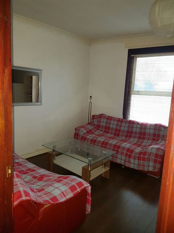 2 bed flat to rent in Leyton, London E10, £1,600 pcm Zoopla