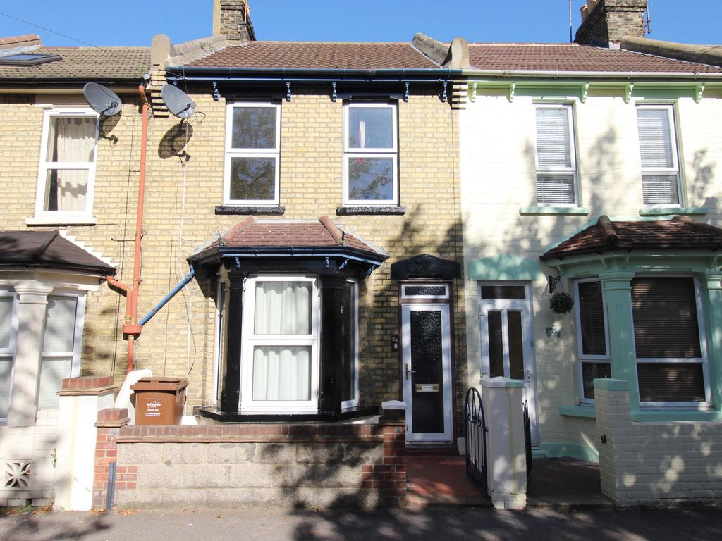 3 bed terraced house to rent in York Avenue, Gillingham, Kent ME7, £