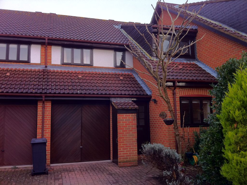 3 bed terraced house for sale in Hatch Place, London, Kingston Upon